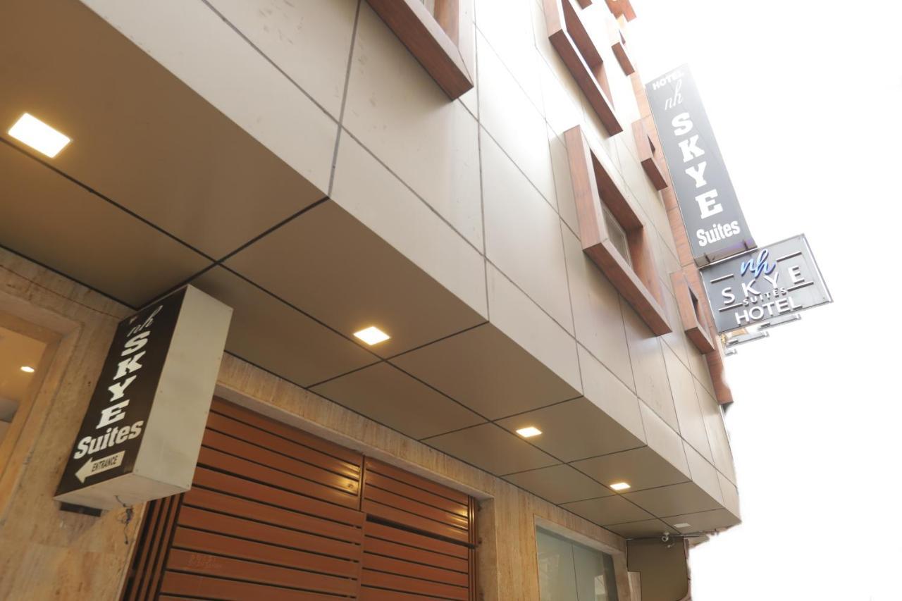 Nh Skye Suites Új-Delhi Kültér fotó