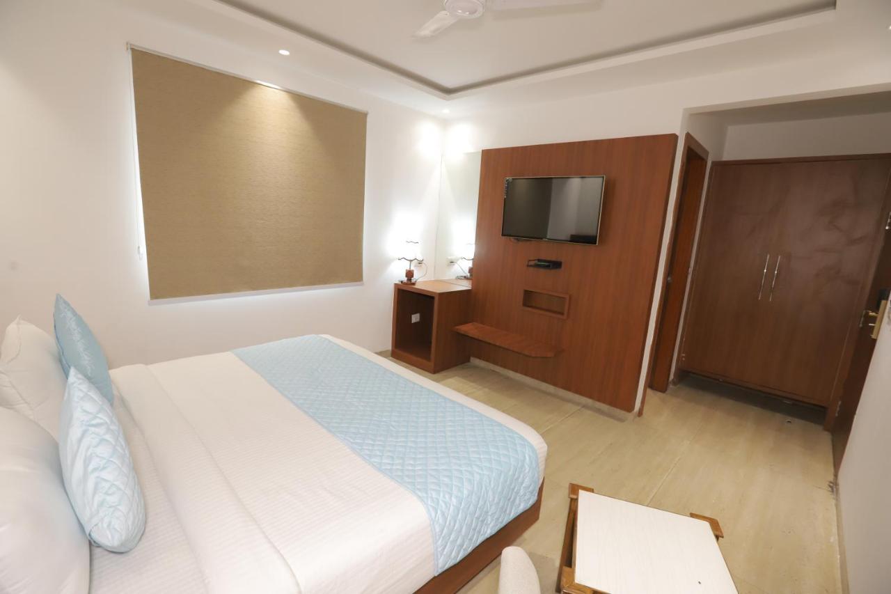 Nh Skye Suites Új-Delhi Kültér fotó