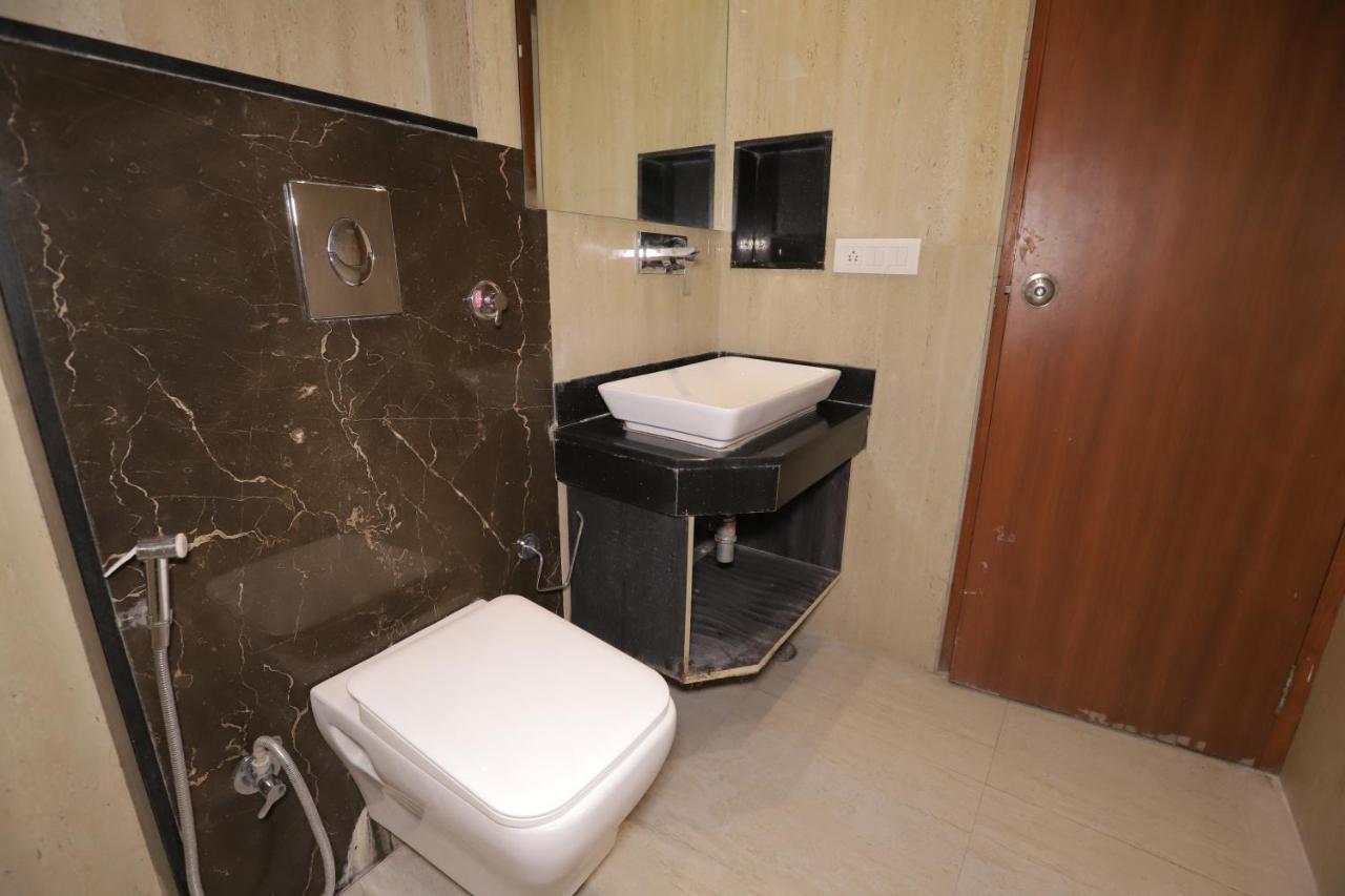 Nh Skye Suites Új-Delhi Kültér fotó