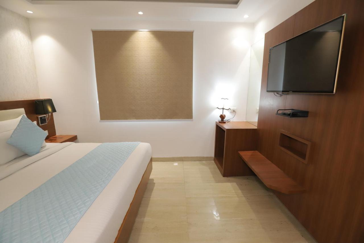 Nh Skye Suites Új-Delhi Kültér fotó