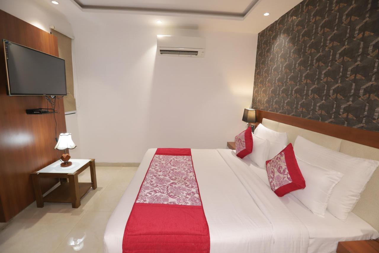Nh Skye Suites Új-Delhi Kültér fotó