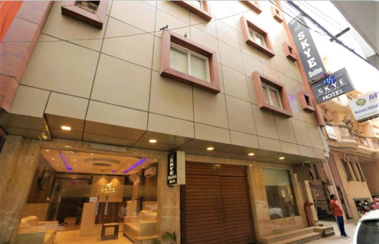 Nh Skye Suites Új-Delhi Kültér fotó